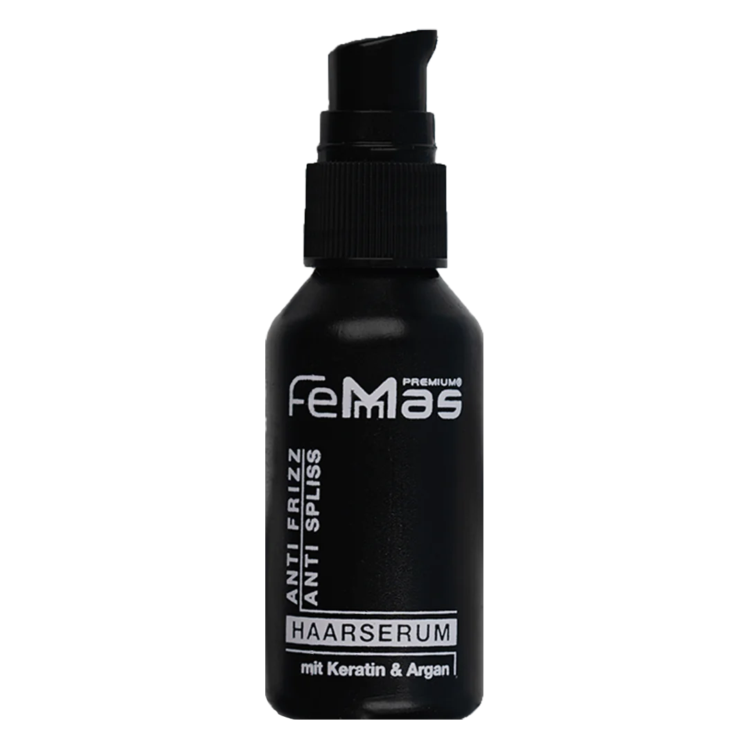 Schwarze Flasche des FemMas Haarserums mit weißer Schrift und Pumpverschluss.