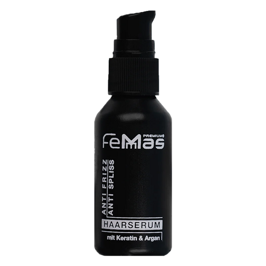 Schwarze Flasche des FemMas Haarserums mit weißer Schrift und Pumpverschluss.