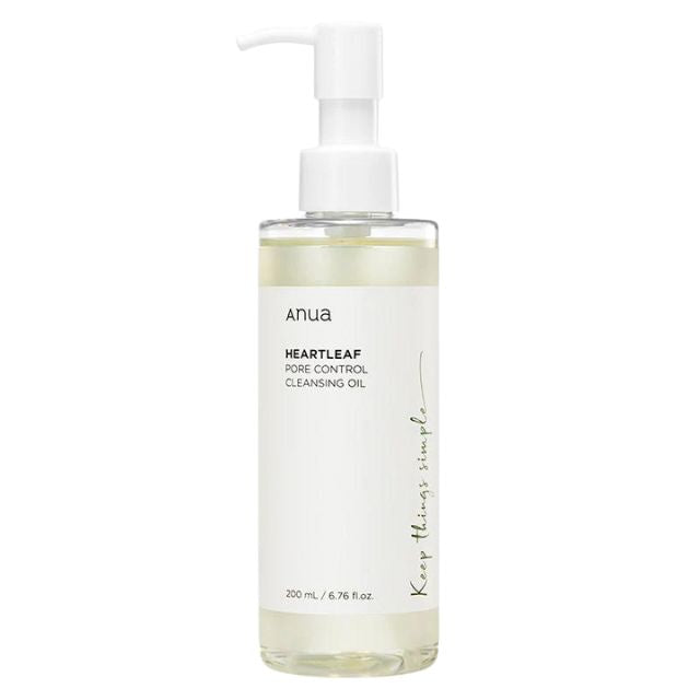 Transparente Flasche mit weißer Beschriftung und Pumpverschluss, die ein klares Reinigungsöl enthält. Sie fasst 200 ml.