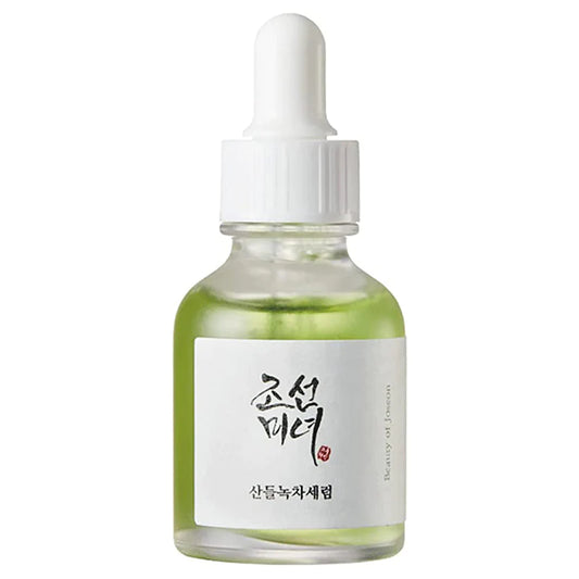 Kleines Glasfläschchen mit weißer Pipette und grünlicher Flüssigkeit, Beschriftung auf Koreanisch.