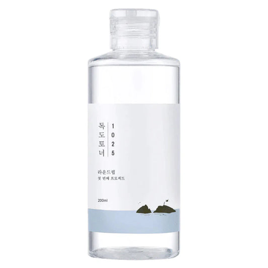 Klare Flasche mit schlichtem Design, 200 ml, weiße Etikette mit minimalistischer Illustration von Felsen.